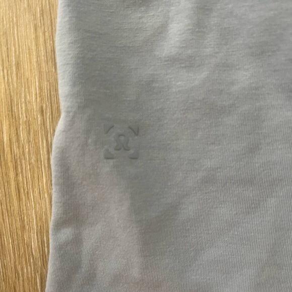 Lululemon Long Sleeve Fundamental - Picture 3 of 3
